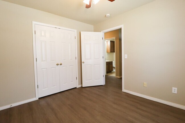 Building Photo - Emerson Elementary Zoned - 3 bedroom / 2 b...