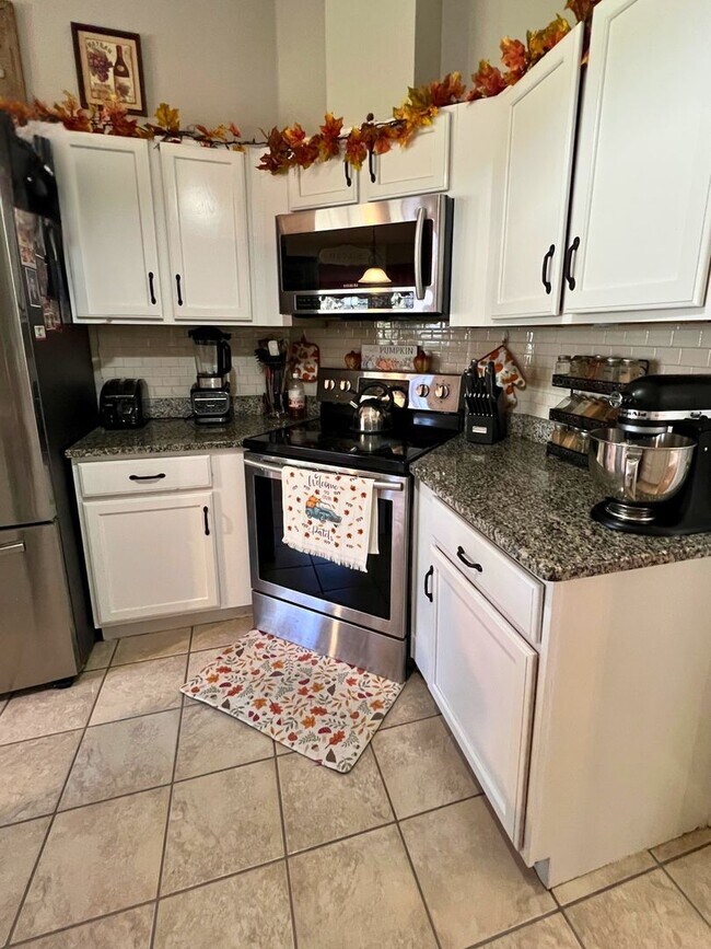 Building Photo - Charming 3-Bedroom, 2-Bath Home with Large...