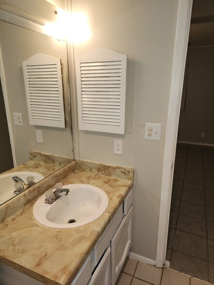 Building Photo - 6824 Oldham