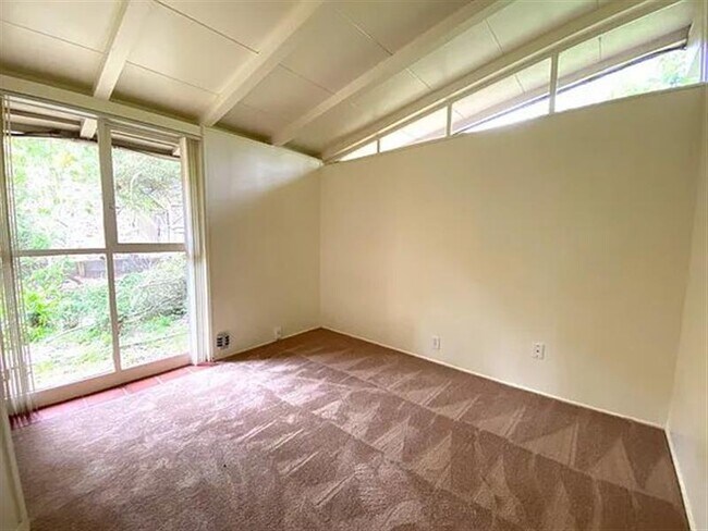 Building Photo - Pacific Grove safe home