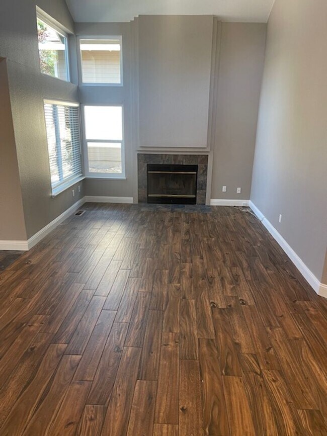 Building Photo - COMING SOON! Beautiful Home with Stunning ...