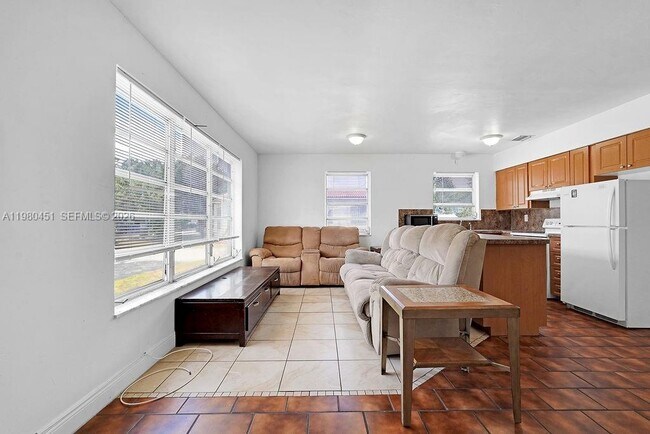 Building Photo - 2419 Pierce St