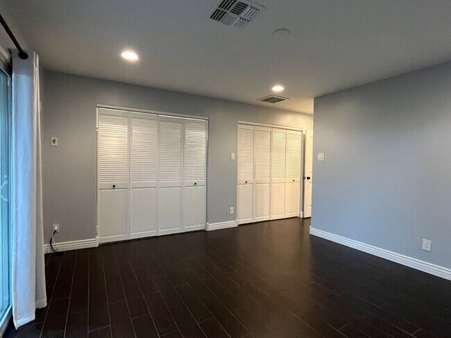 Building Photo - Elegant North Glendale Retreat with Premium Upgrades