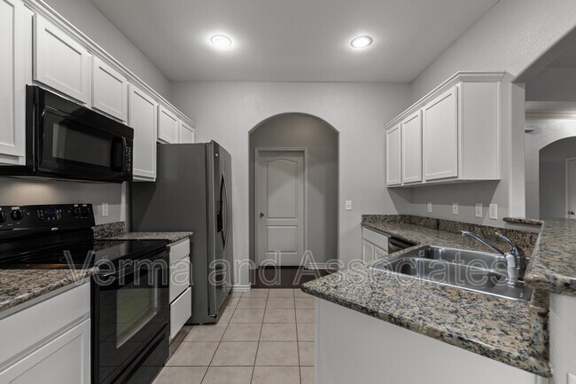 Building Photo - 4307 SW Fieldstone Blvd