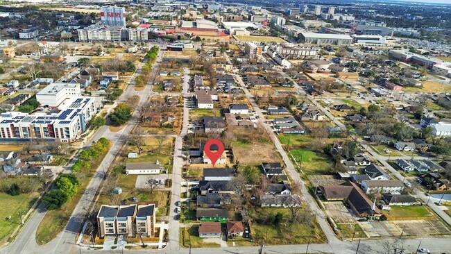 Building Photo - 3320 Francis St