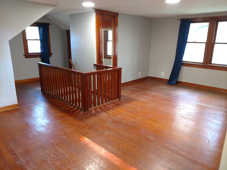 Building Photo - 1304 Randle St