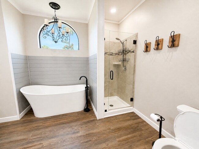 Building Photo - Updated 3BR Niceville Home with Soaring Ceilings, Luxury Primary Suite & Spacious Cul-de-Sac Lot