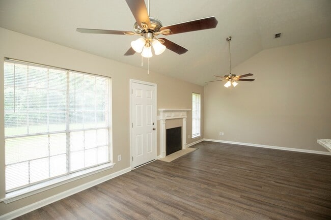 Building Photo - ** 3 bed 2 bath located off Wares Ferry Rd ** call (334) 366-9198 for a showing self tour