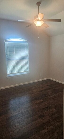 Building Photo - 302 S Emerald Woods Run