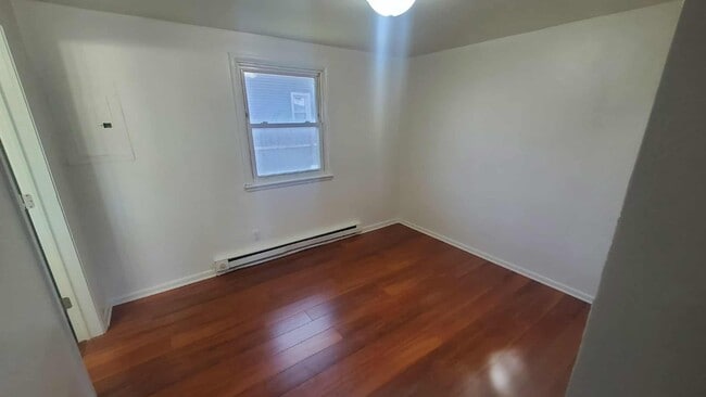 Building Photo - 889 S Cherry St