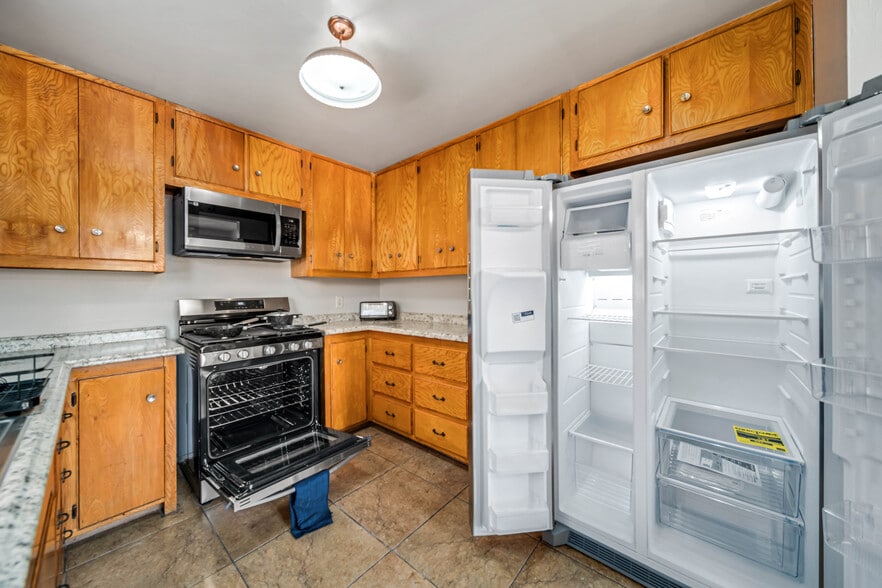 Building Photo - 45426 10th St W