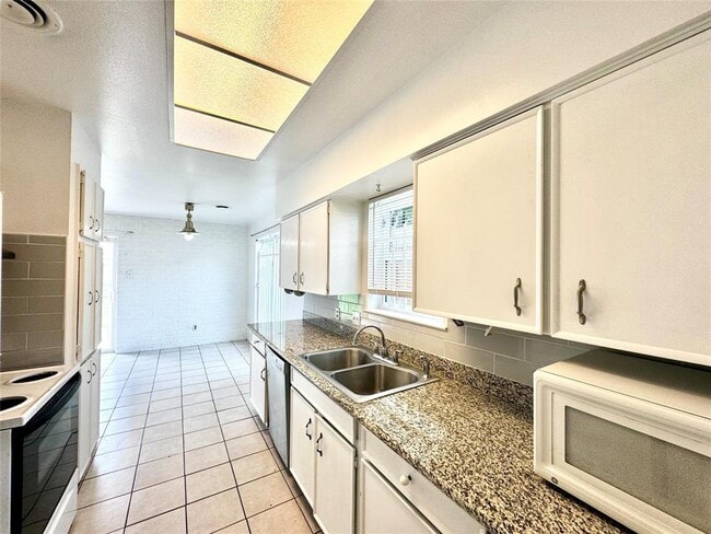 Building Photo - 8419 Neff St
