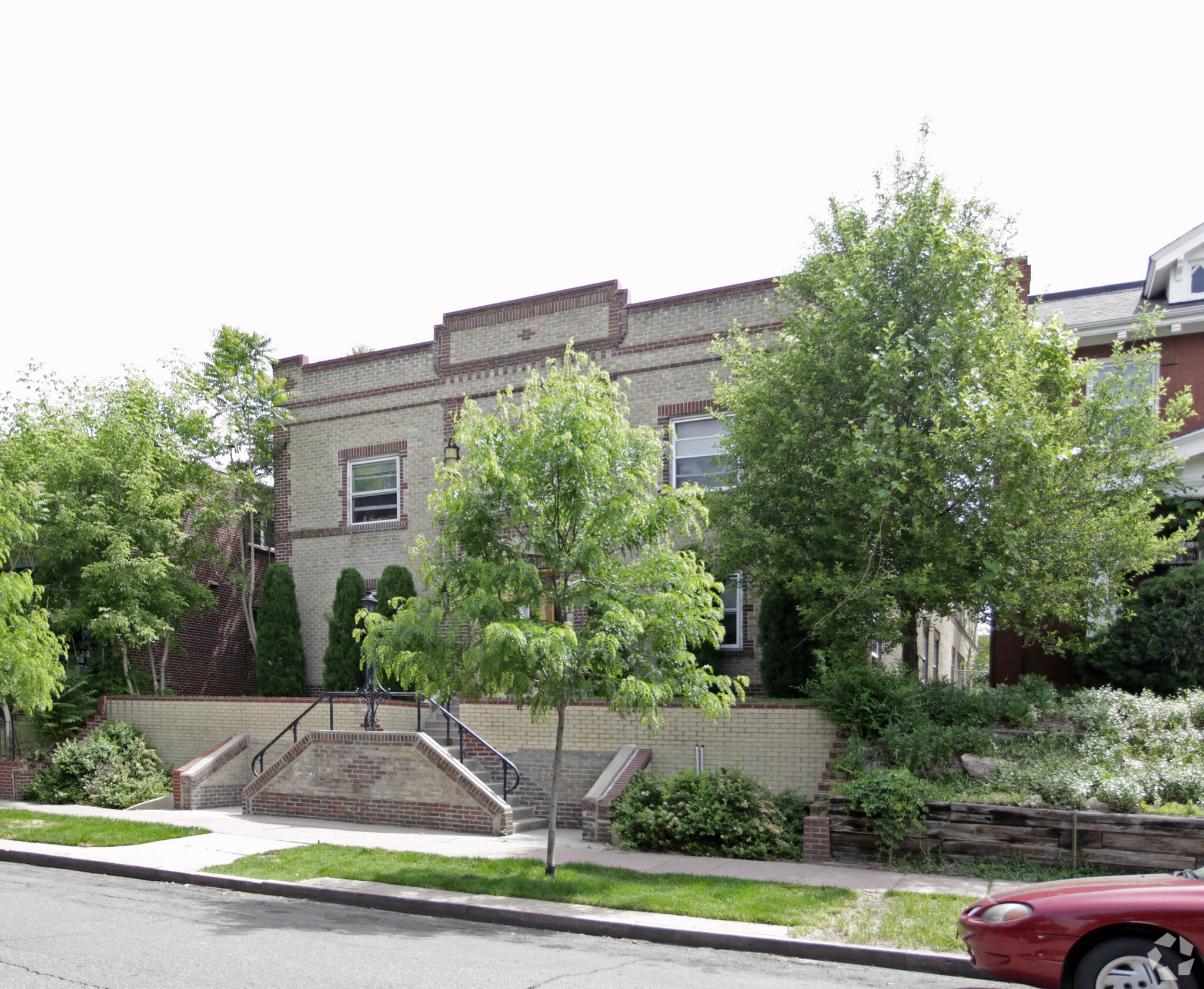 Building Photo - The Crest