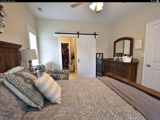 Building Photo - 1001 Garden Gate Dr