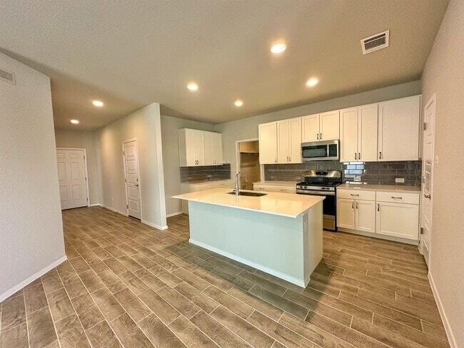 Primary Photo - 140 Keltic Dr