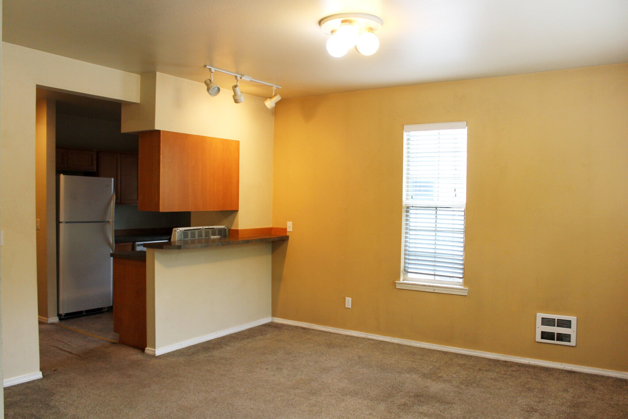 Building Photo - 1000 NE B St