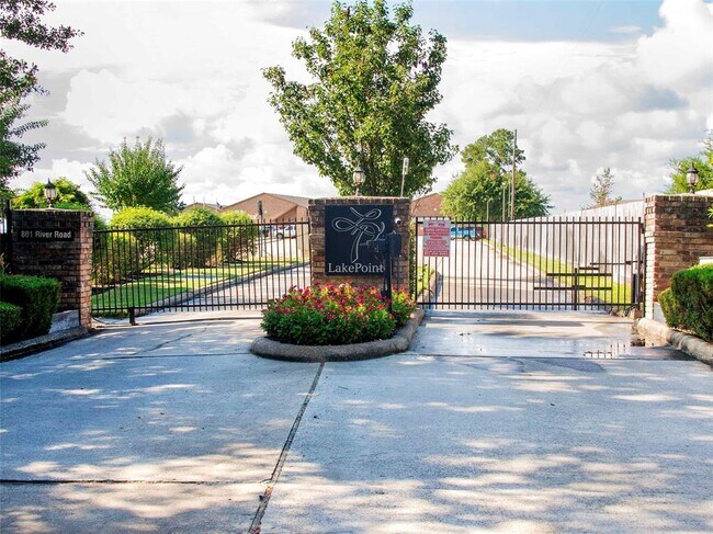 Building Photo - 801 River Rd