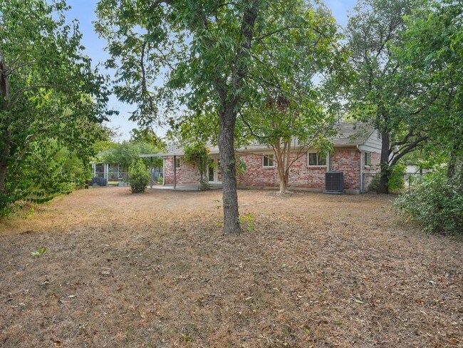 Building Photo - 8010 Camden Dr