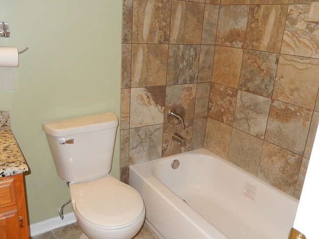 Building Photo - 1402 Bear Flag Dr