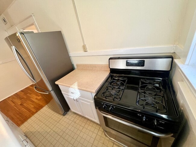 Building Photo - 911 St Rita Ave