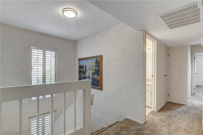 Building Photo - 3223 Pinehurst Dr