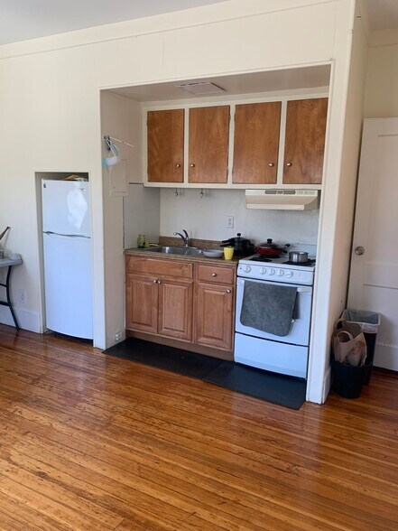 Building Photo - 553 Brookline Ave