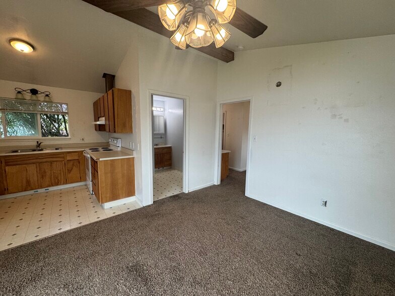 Building Photo - 3700 Lakeshore Blvd