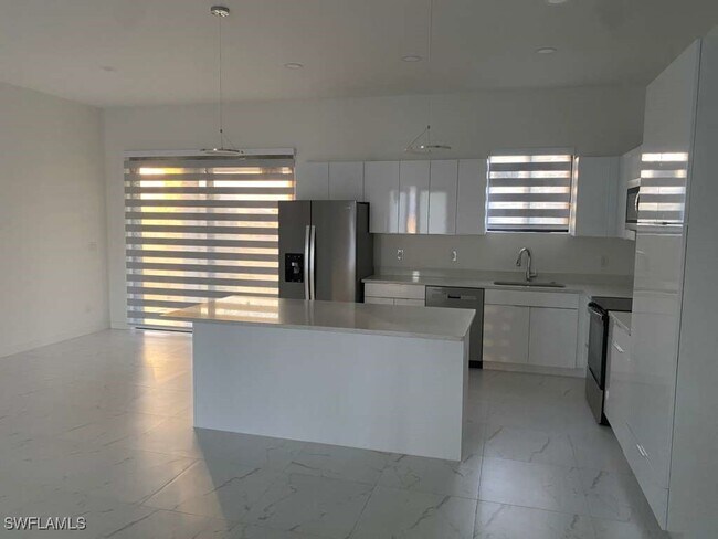 Building Photo - 2632 NW 4th Ave