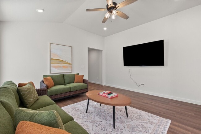 Building Photo - More Space, More Style, Welcome to 2507 Kenwood!