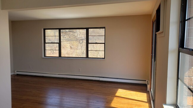 Building Photo - 640 Fairview Ave