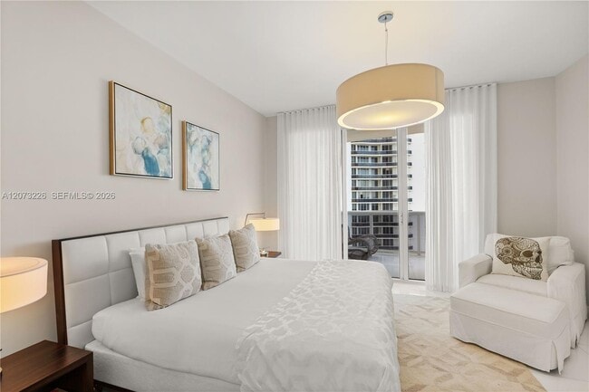 Building Photo - 15811 Collins Ave