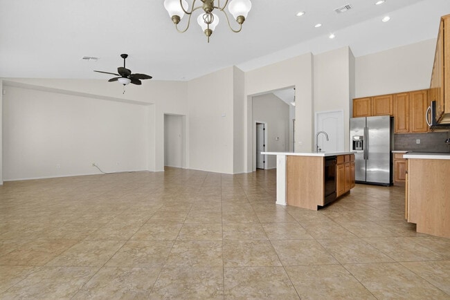 Building Photo - 18711 E Raven Dr