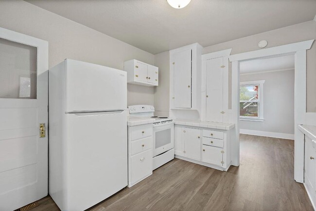 Building Photo - Charming Corner-Lot Tacoma Home with Huge ...