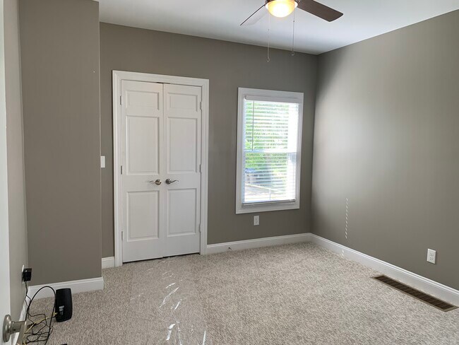 Building Photo - 608 S 39th St