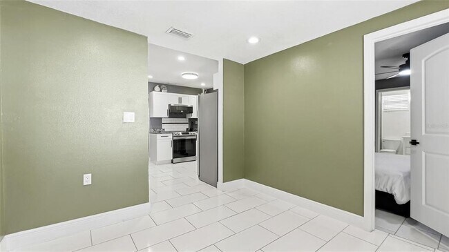 Building Photo - 1416 E Frierson Ave