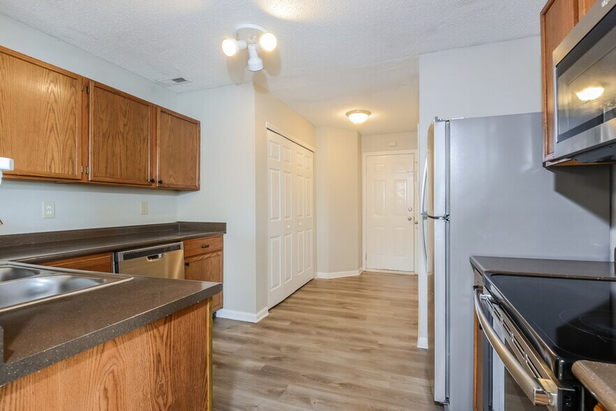Building Photo - 1206 Kenwood Dr