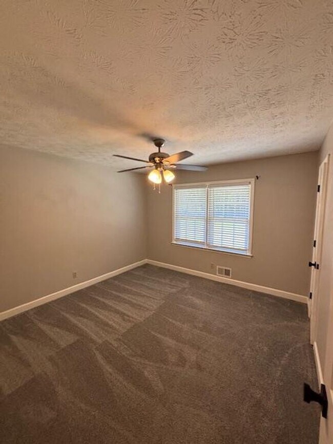 Building Photo - Beautifully Renovated 3-Bedroom, 2-Bath Ranch Home on Full Basement!