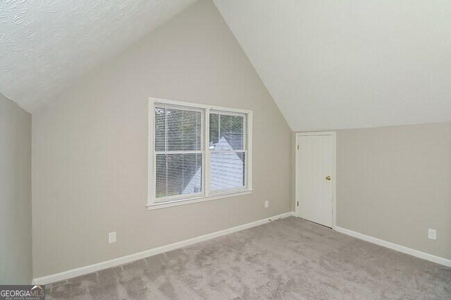 Building Photo - 3103 Skyland Dr