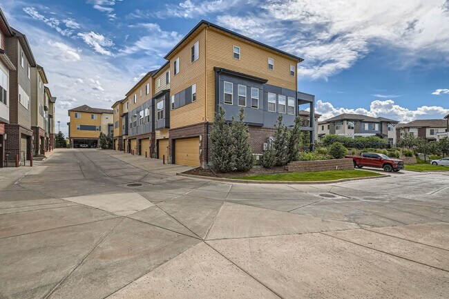Building Photo - Modern 2 BDR Townhome in Broomfield