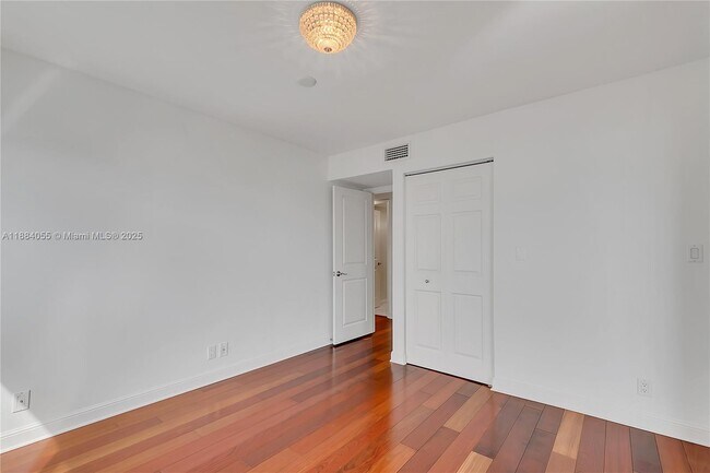 Building Photo - 5415 Collins Ave