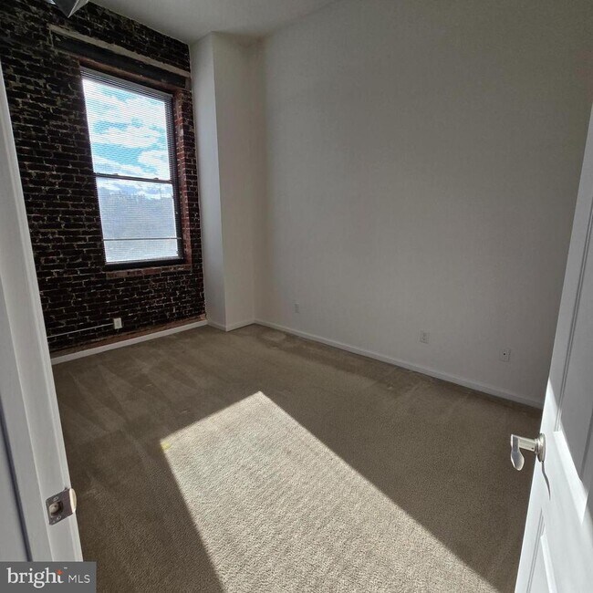 Building Photo - 4368 Cresson St