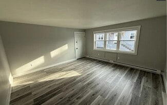 Building Photo - 12 Hunnewell Rd