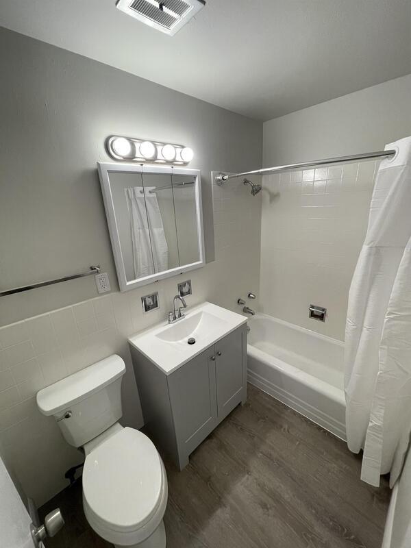 Building Photo - 517 S Milwaukee Ave