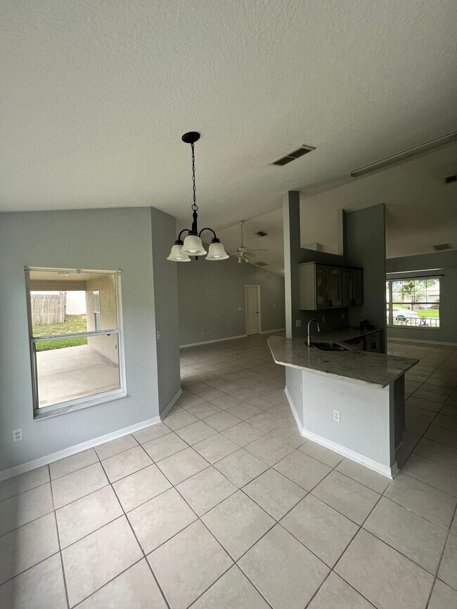 Building Photo - 824 Shore Breeze Way