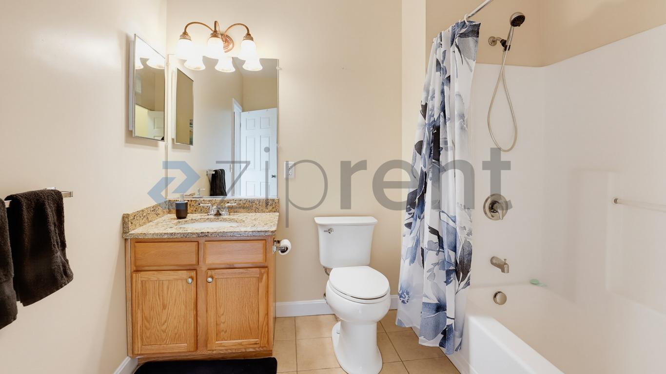 Building Photo - Unit 413