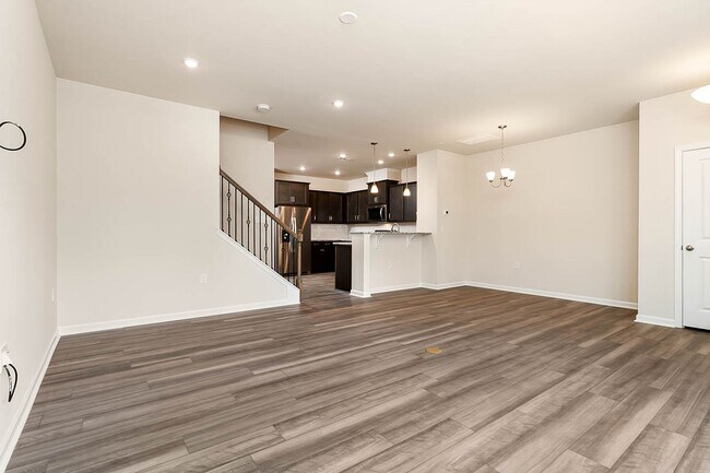 Building Photo - Cozy Townhome with 2 car garage!