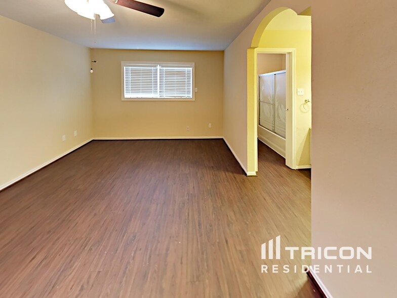 Building Photo - 943 Somercotes Ln