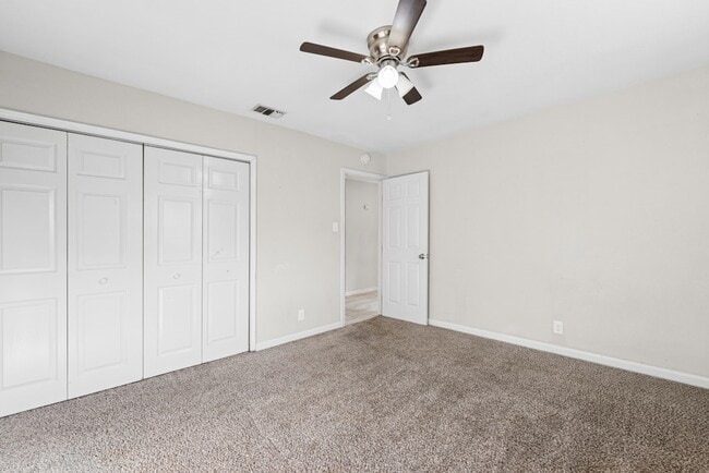 Building Photo - 915 Stonegate Dr