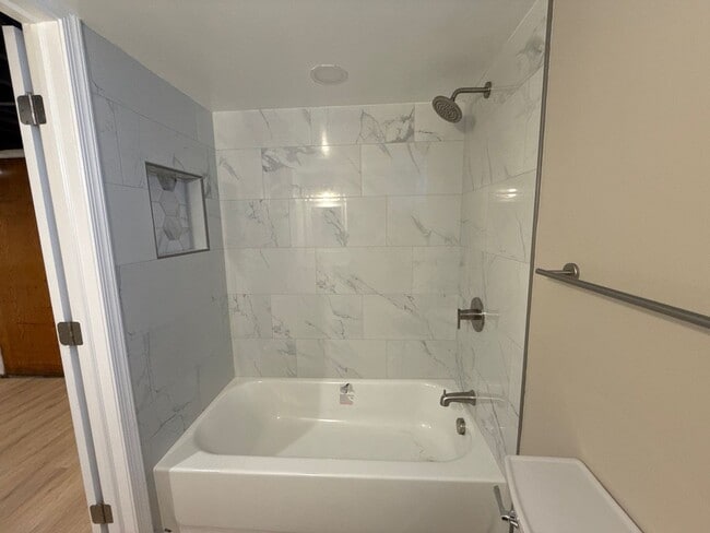 Building Photo - Beautiful 3 Bedroom 2 Bath House In Parkville