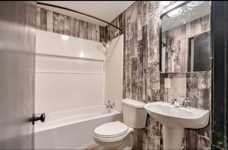 Building Photo - 505 W Walnut St